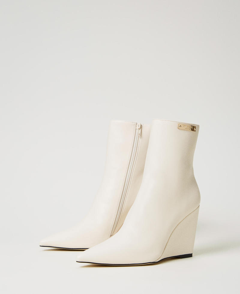 Bottines avec semelle compensée et étiquette siglée Blanc « Old White » Femme 242TCP162_11748_02