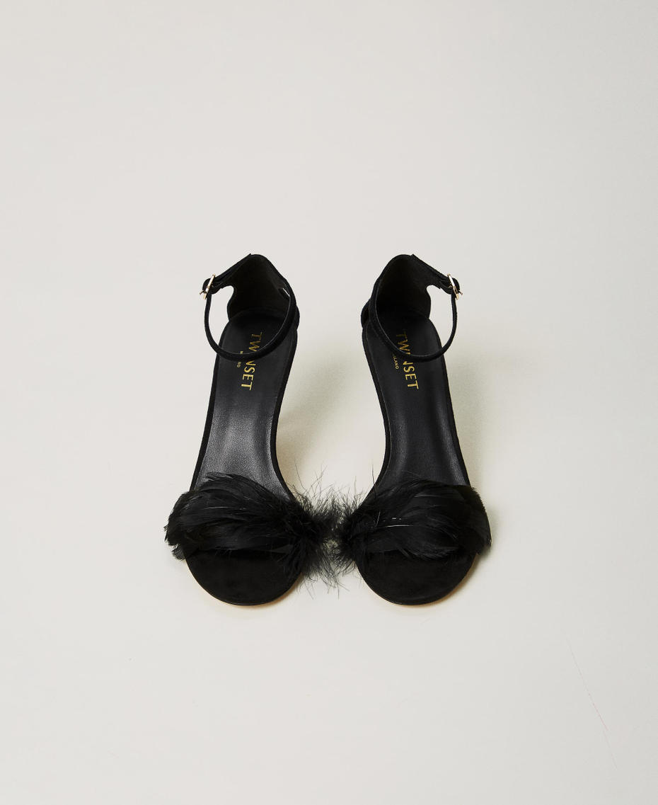 Leather sandals with feathers