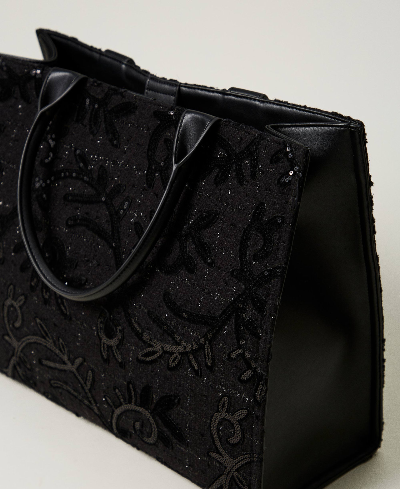 Borsa shopper 'Victoria' con ricamo e logo