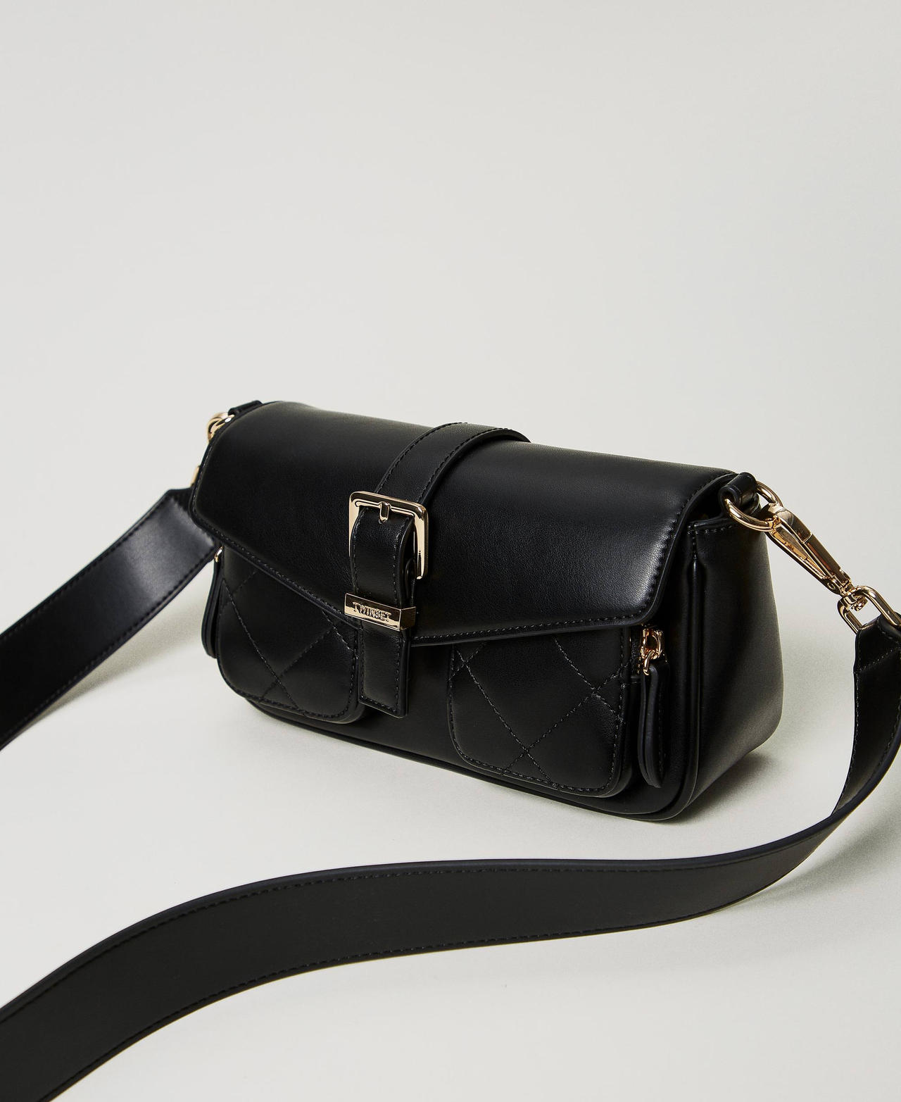 Shoulder bag with quilted pockets