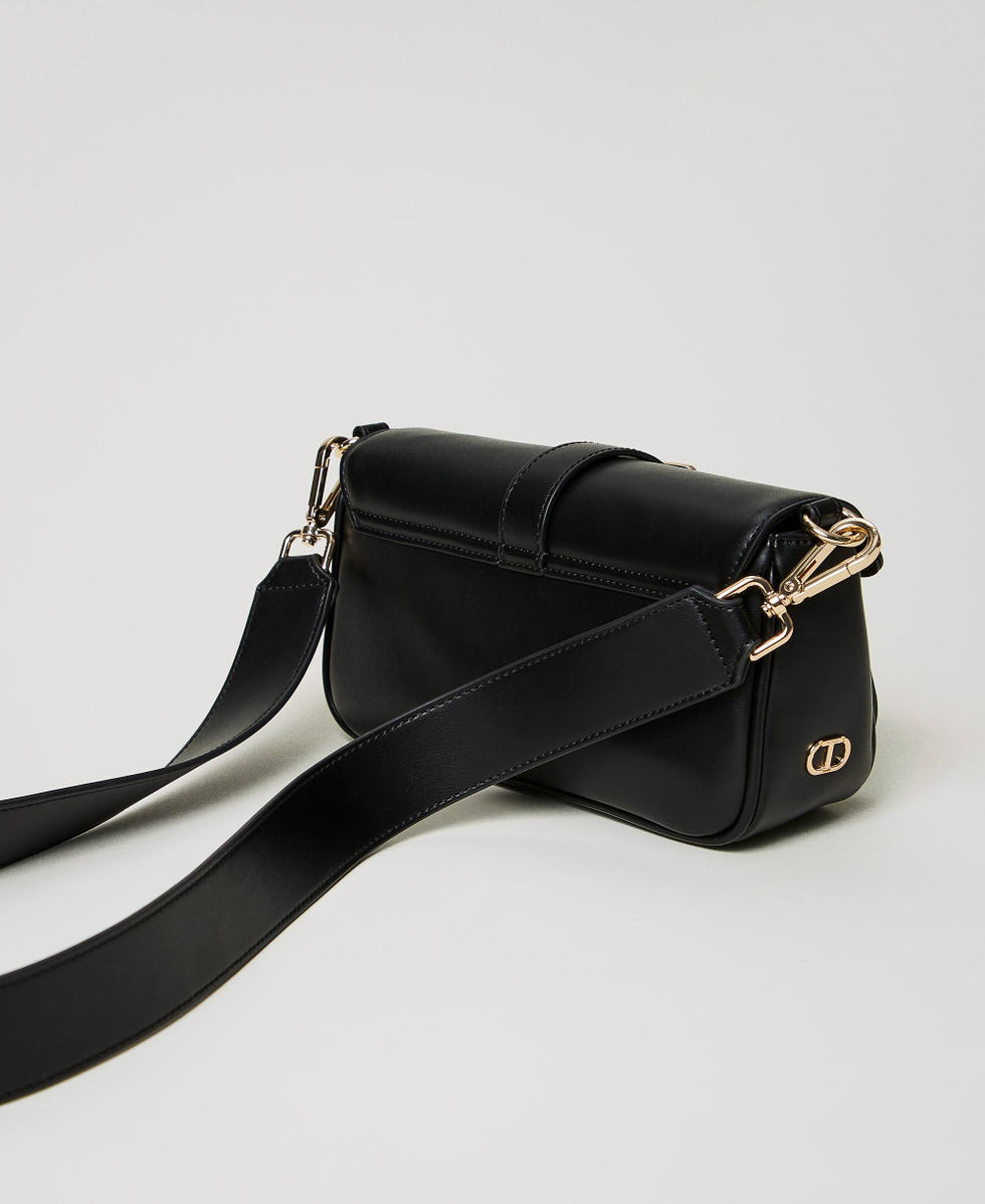 Shoulder bag with quilted pockets