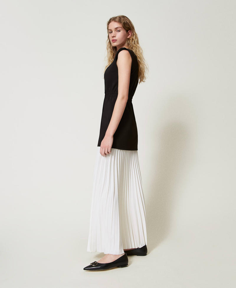 Crêpe gilet and long pleated skirt Bicolour Black / "Snow" White Woman 242TF2054_03710_02