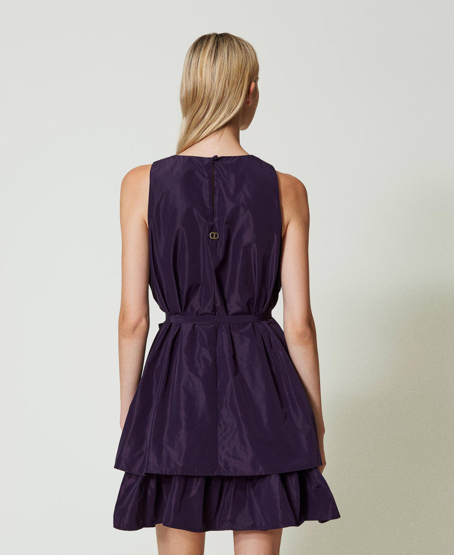 Kurzes Kleid aus Taft mit Volants Aubergine Frau 242TF2090_00029_03
