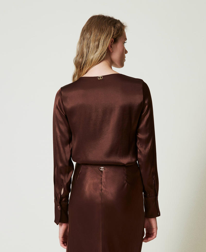 Satinbluse mit Oval T Schokolade Frau 242TF2123_00085_03