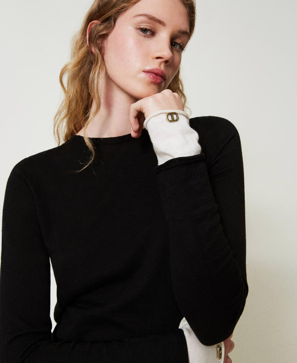Pullover mit Kontrastdetails und Oval Ts