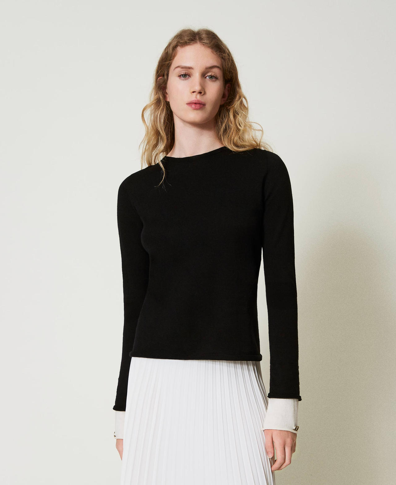Jumper with contrasting details and Oval T Two-tone Black / Snow White Woman 242TF3020_12063_02