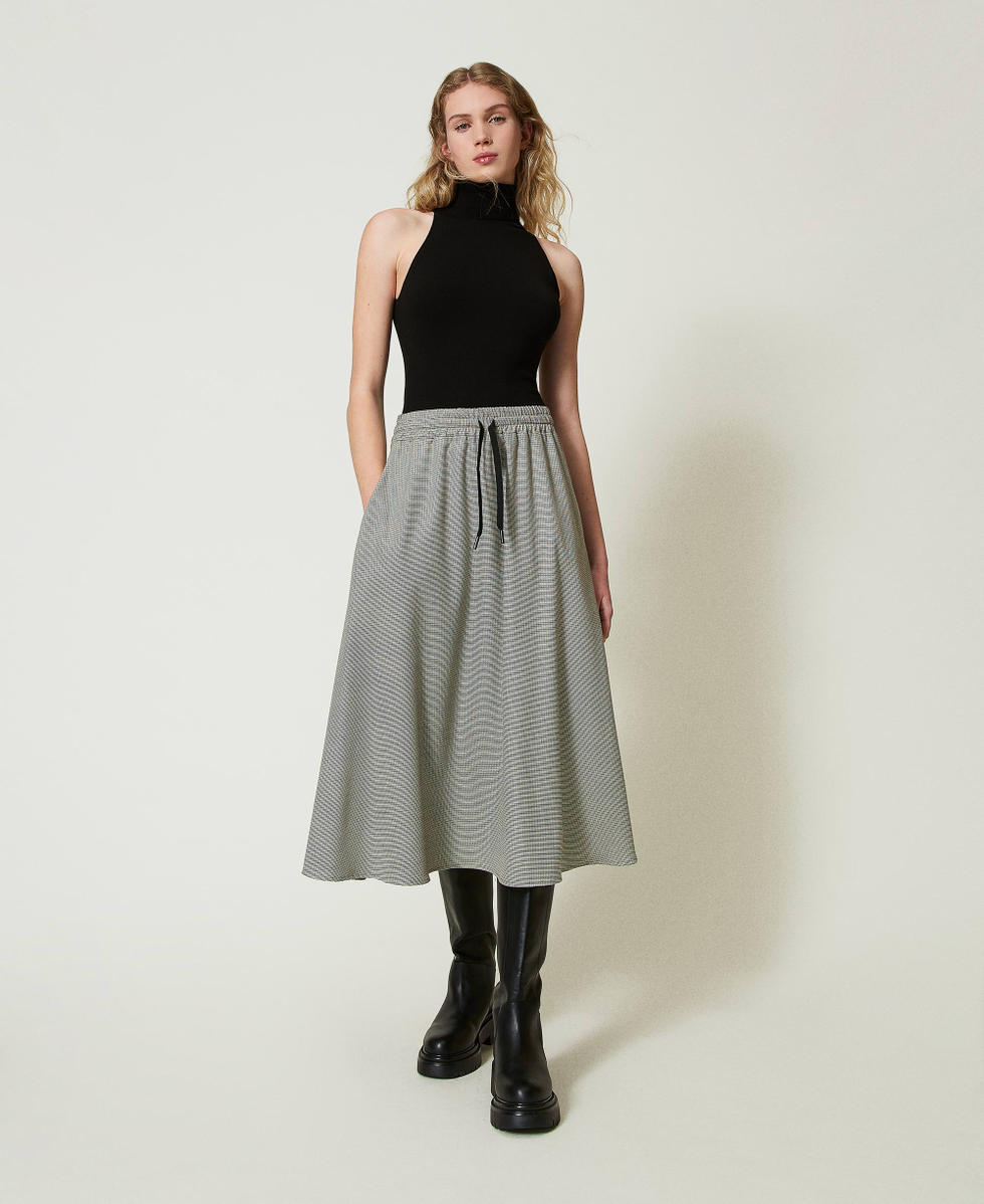 Top ajusté en maille avec encolure américaine Noir Femme 242TF3031_00006_02