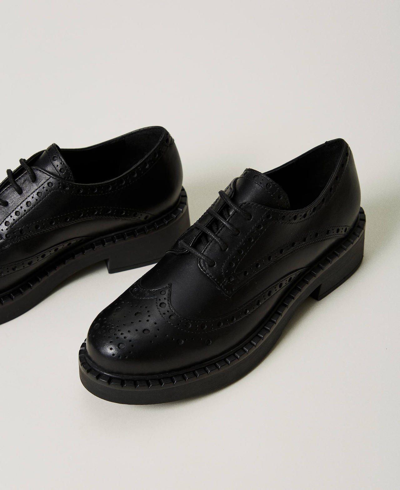 Scarpe stringate in pelle