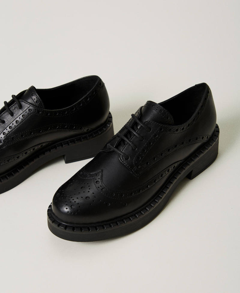 Scarpe stringate in pelle