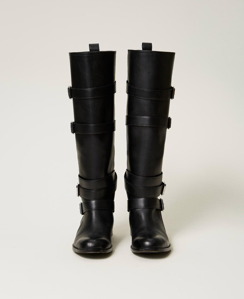 Botas de piel con correas