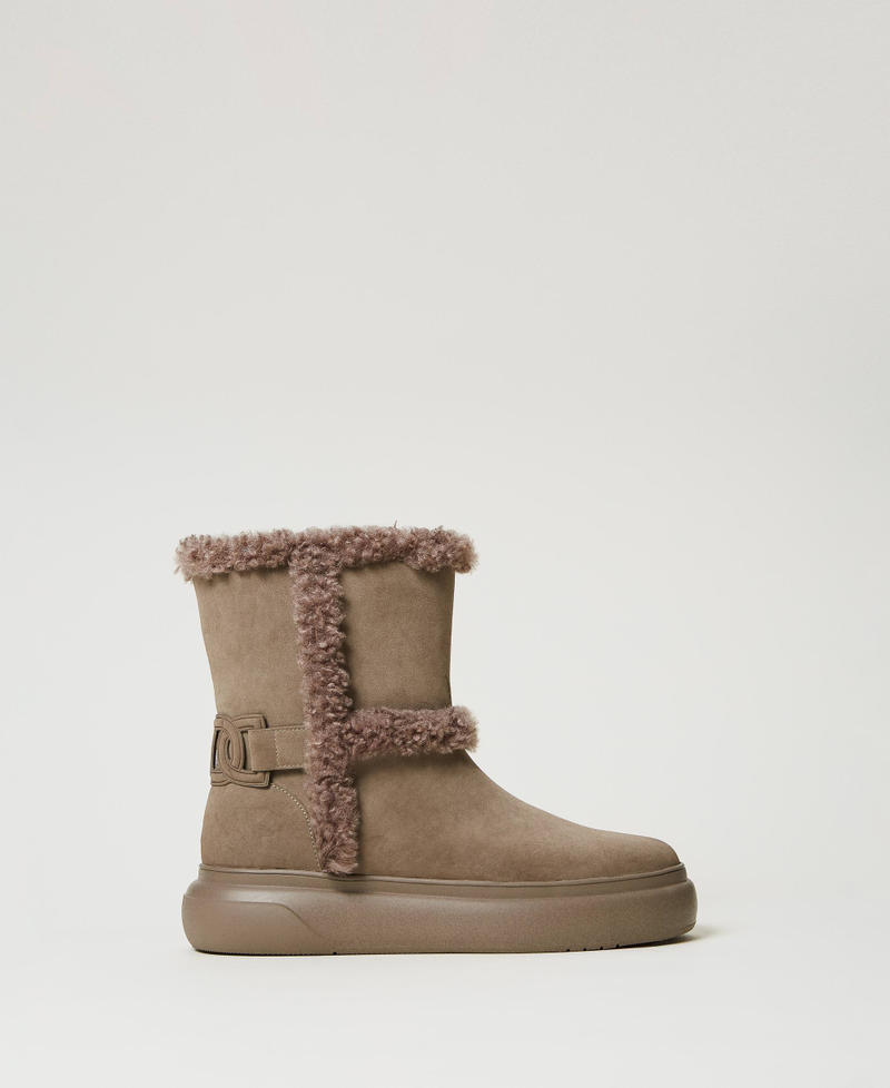 Ankle boots with faux fur details
