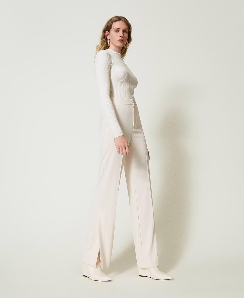 Pantalón de pernera recta con aberturas
