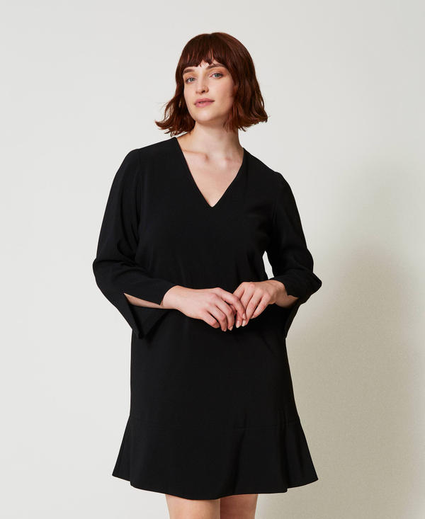 Robe courte avec volant et chaîne Oval T