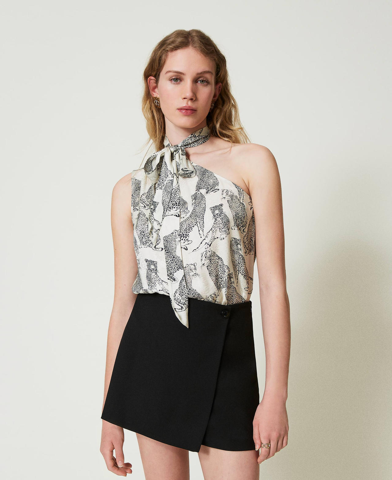 Top asymétrique jacquard avec imprimé jaguar Imprimé Jaguars Noir/Blanc Neige Femme 242TP2231_11746_02