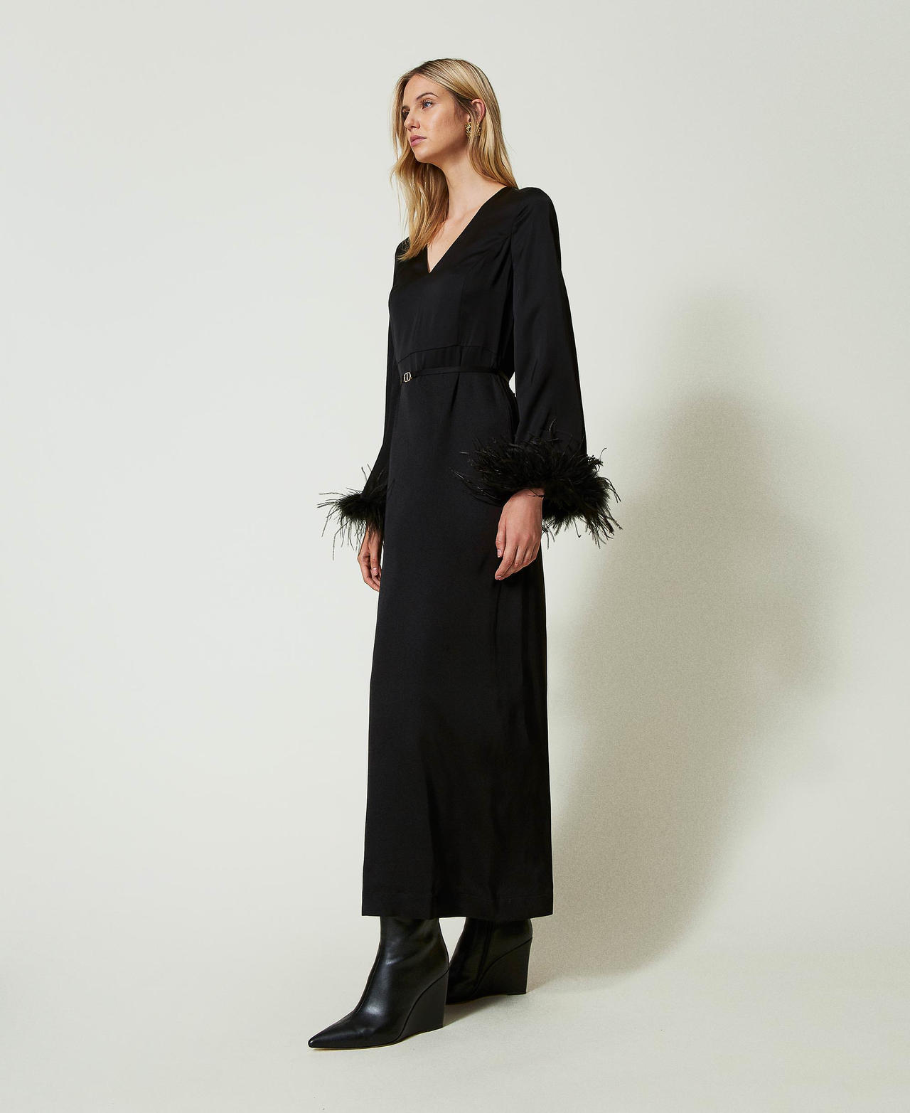 Long satin dress with feathers Black Woman 242TP2344_00006_02