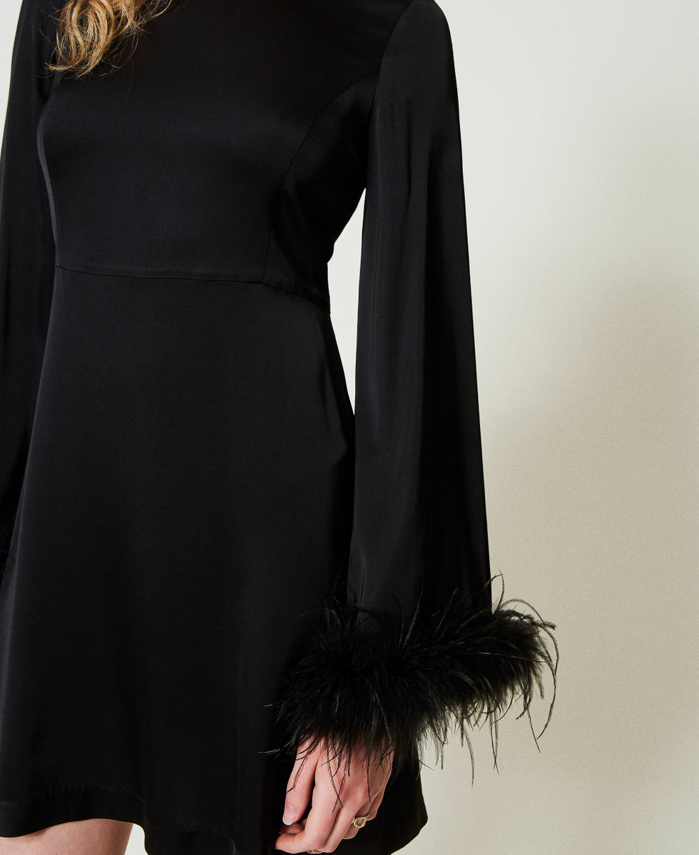 Robe courte en satin avec plumes Noir Femme 242TP2346_00006_04