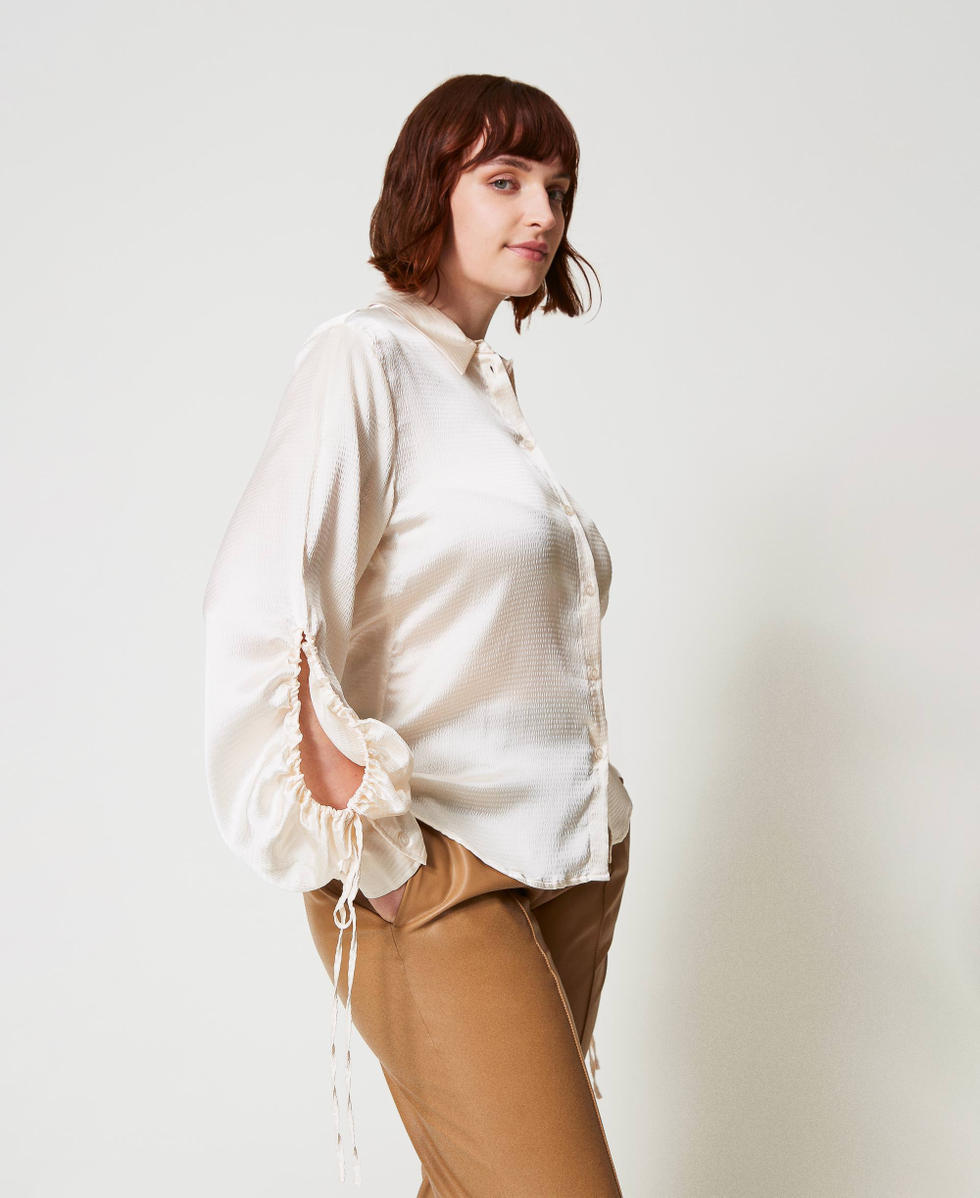 Chemise en satin martelé avec ajour Blanc « Old White » Femme 242TP2477_11748_02