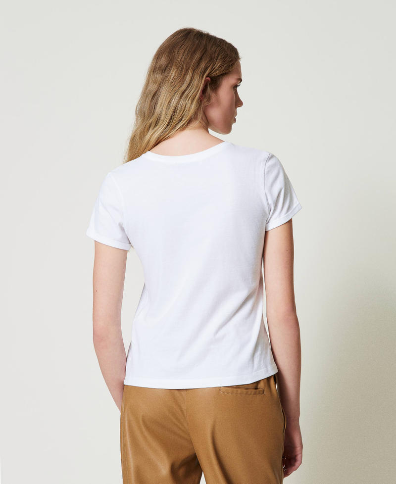 Camiseta ce&ntilde;ida con broche de ganchillo Blanco Mujer 242TP2502_00001_03