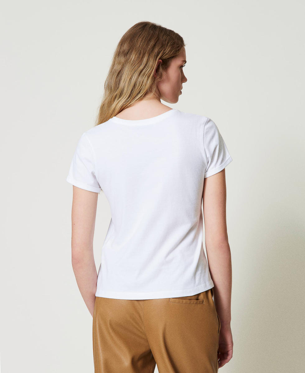 Brooch shirt store
