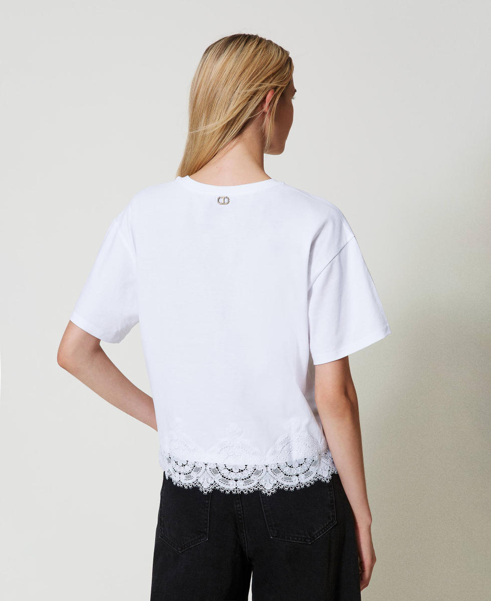T-shirt cropped avec dentelle macram&eacute; Blanc Femme 242TP2510_00001_03