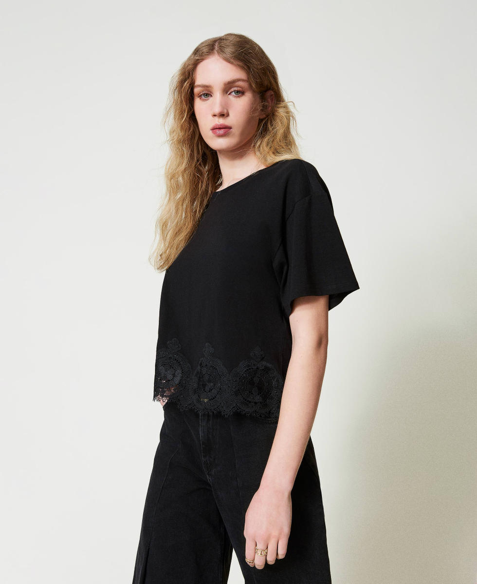 Macramé lace cropped T-shirt Woman, Black | TWINSET Milano Macramé lace cropped T-shirt Woman, Black | TWINSET Milano
