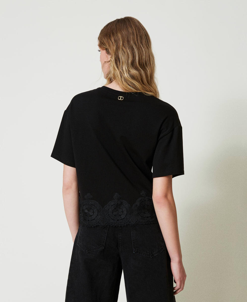 T-shirt cropped con pizzo macram&egrave; Nero Donna 242TP2510_00006_04