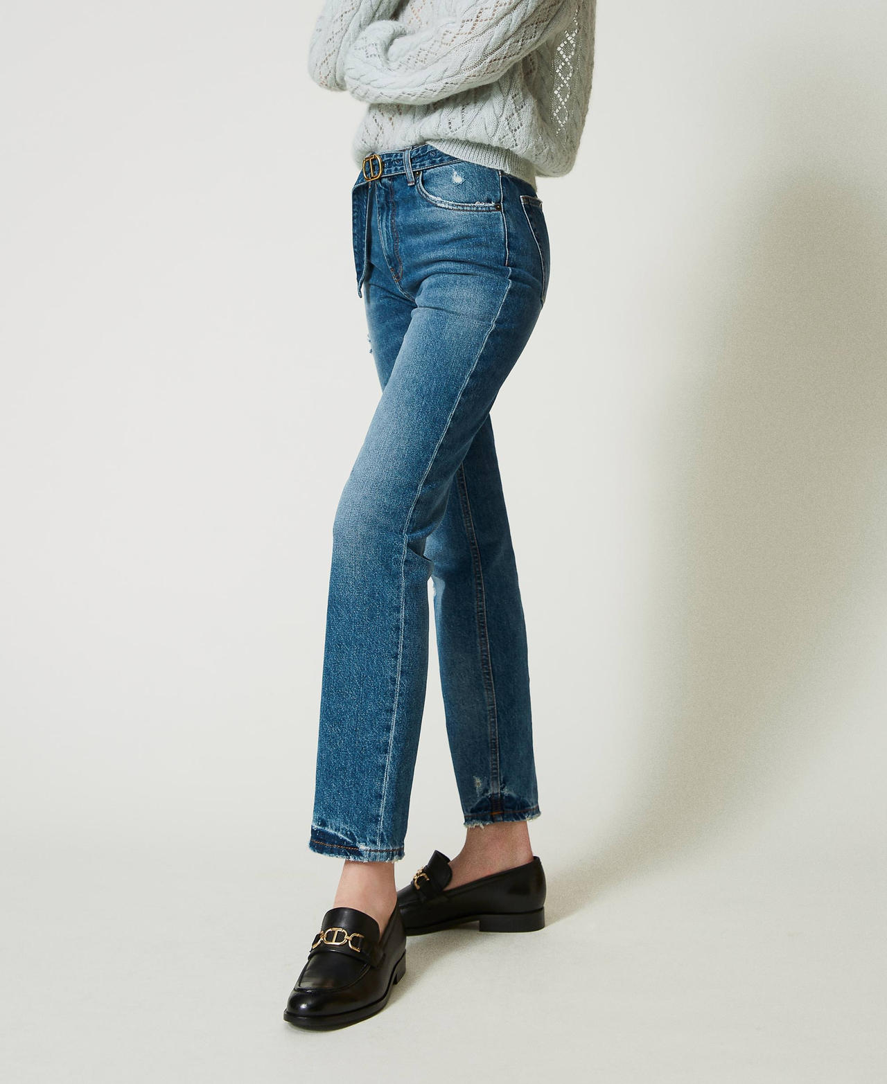 Jeans regular con cintura