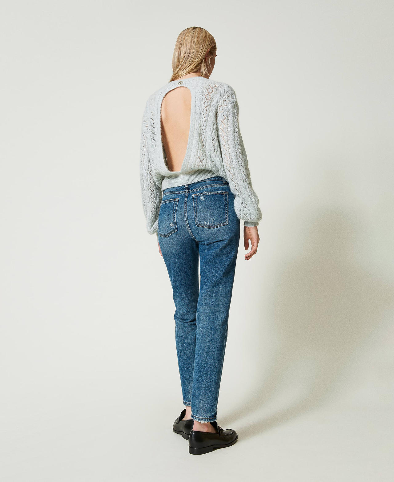 Jeans regular con cintura