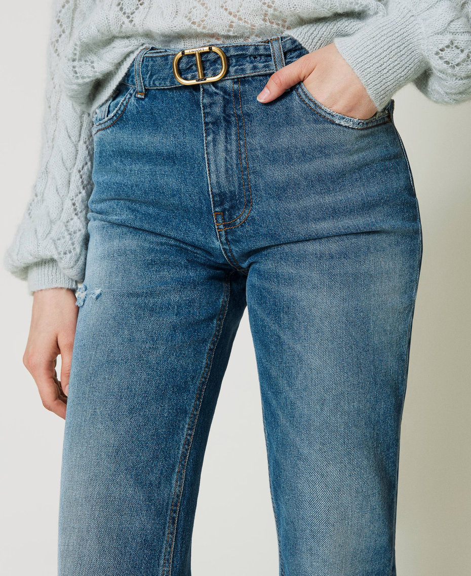 Jeans regular con cintura