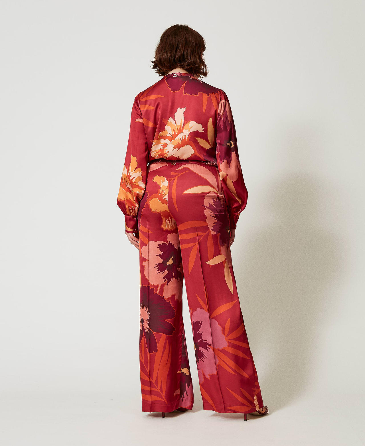 Wide leg floral satin trousers Red / Red Plum Macro Flowers Woman 242TP2664_11916_03