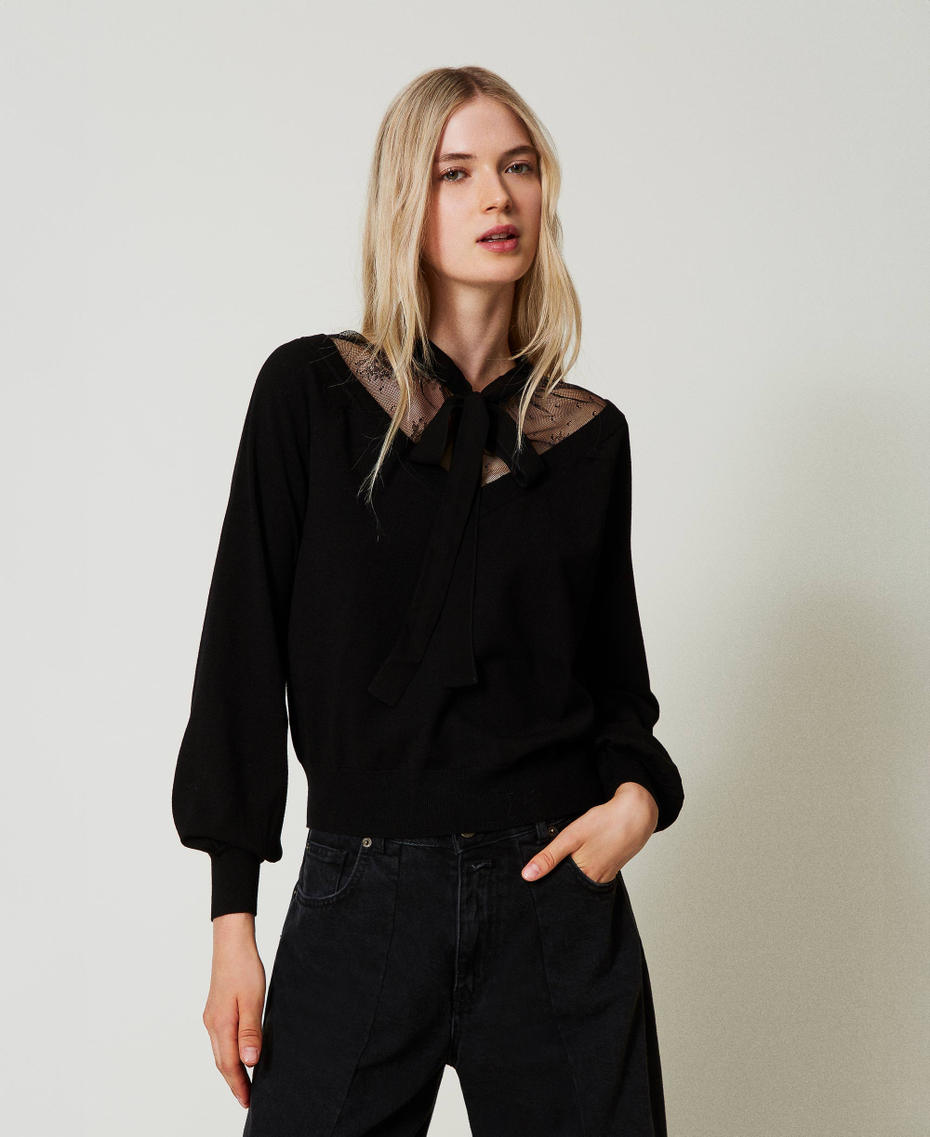 Pullover mit Spitze und Schleife Schwarz Frau 242TP3021_00006_01