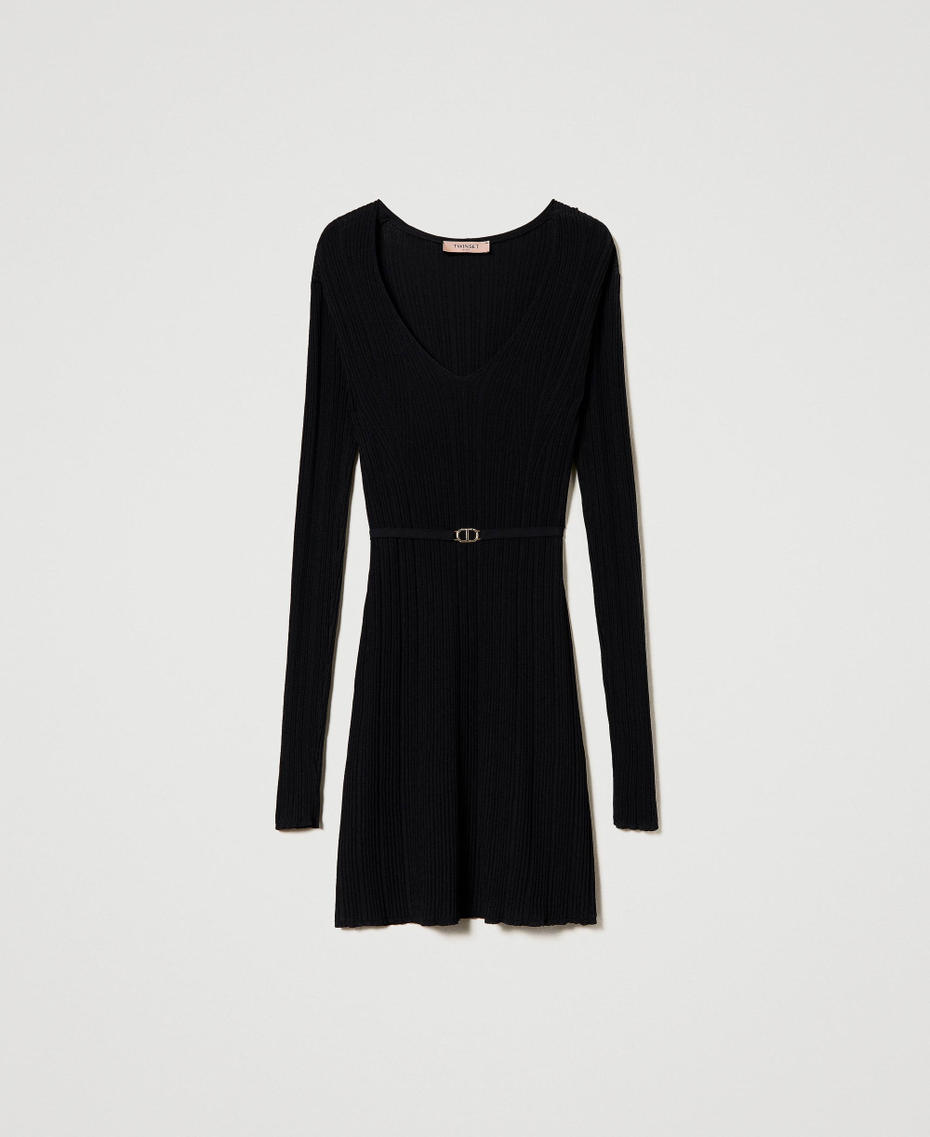 Short ribbed knit dress with belt