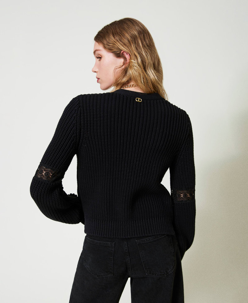 Ribbed cardigan with lace