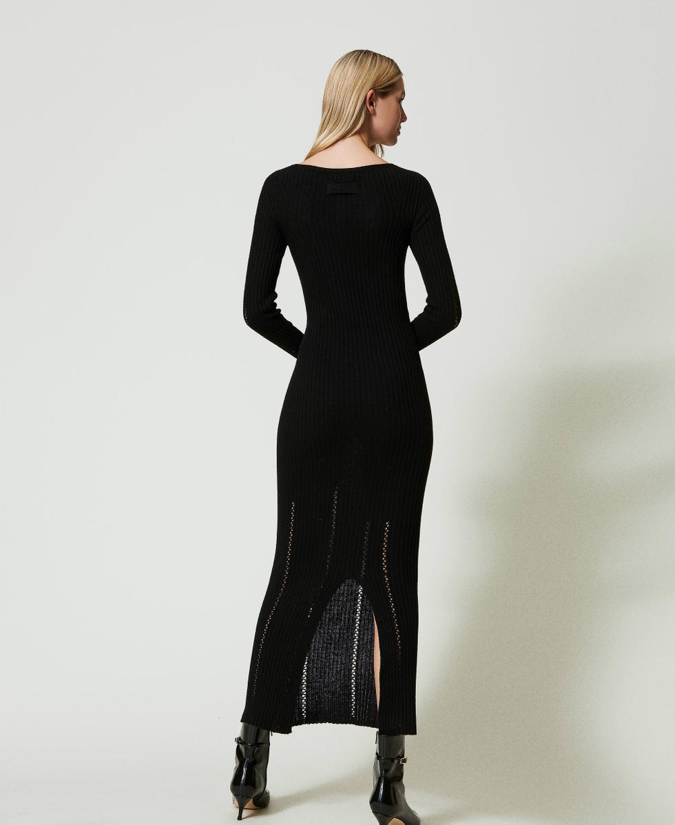 Maxikleid aus Treeblend-Garn mit Brosche Schwarz Frau 242TP3440_00006_03
