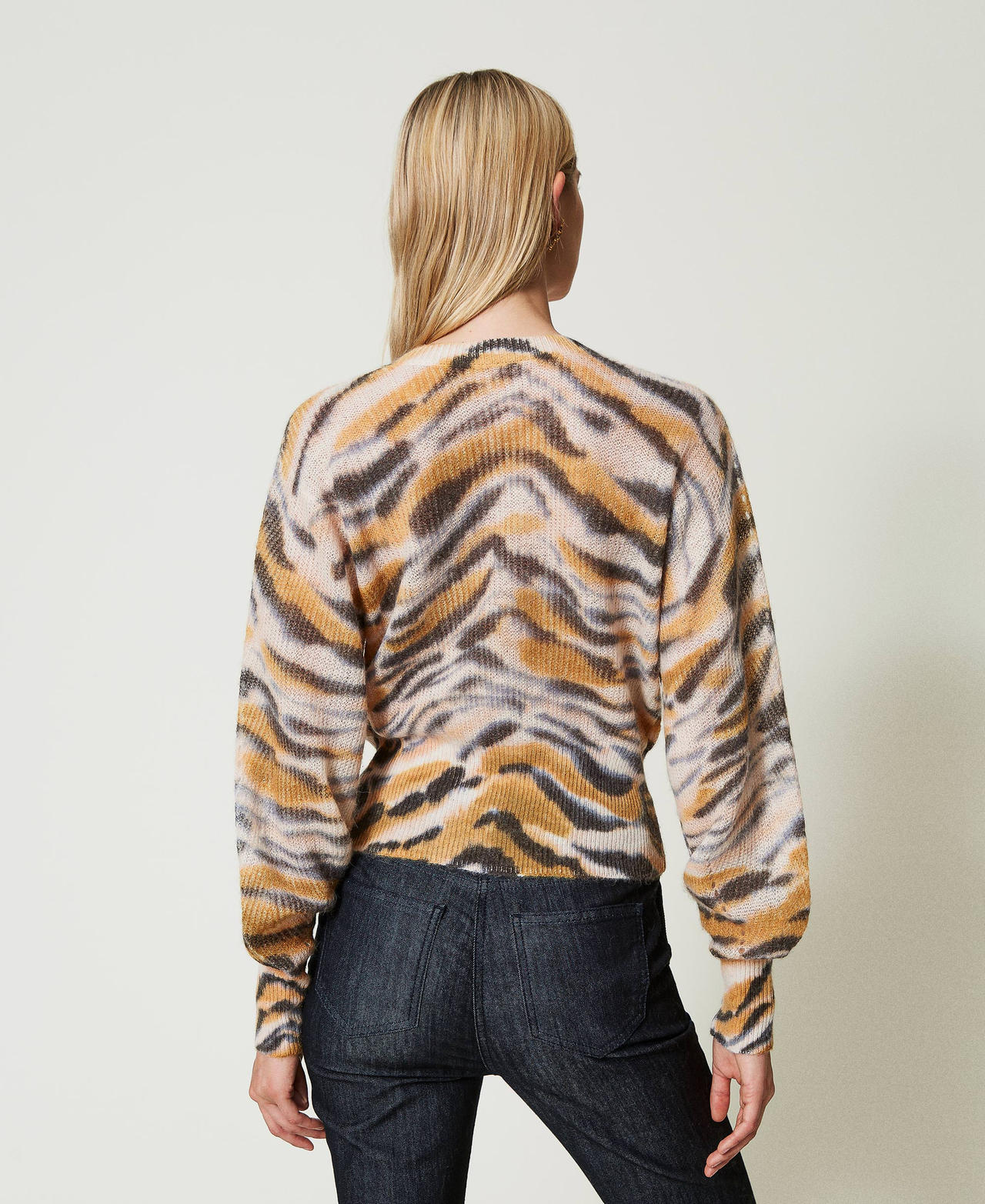 Cardigan doppio uso in lana e alpaca Stampa Tigre Arancio "Tenn&egrave;" / Nero Donna 242TP3633_11825_03