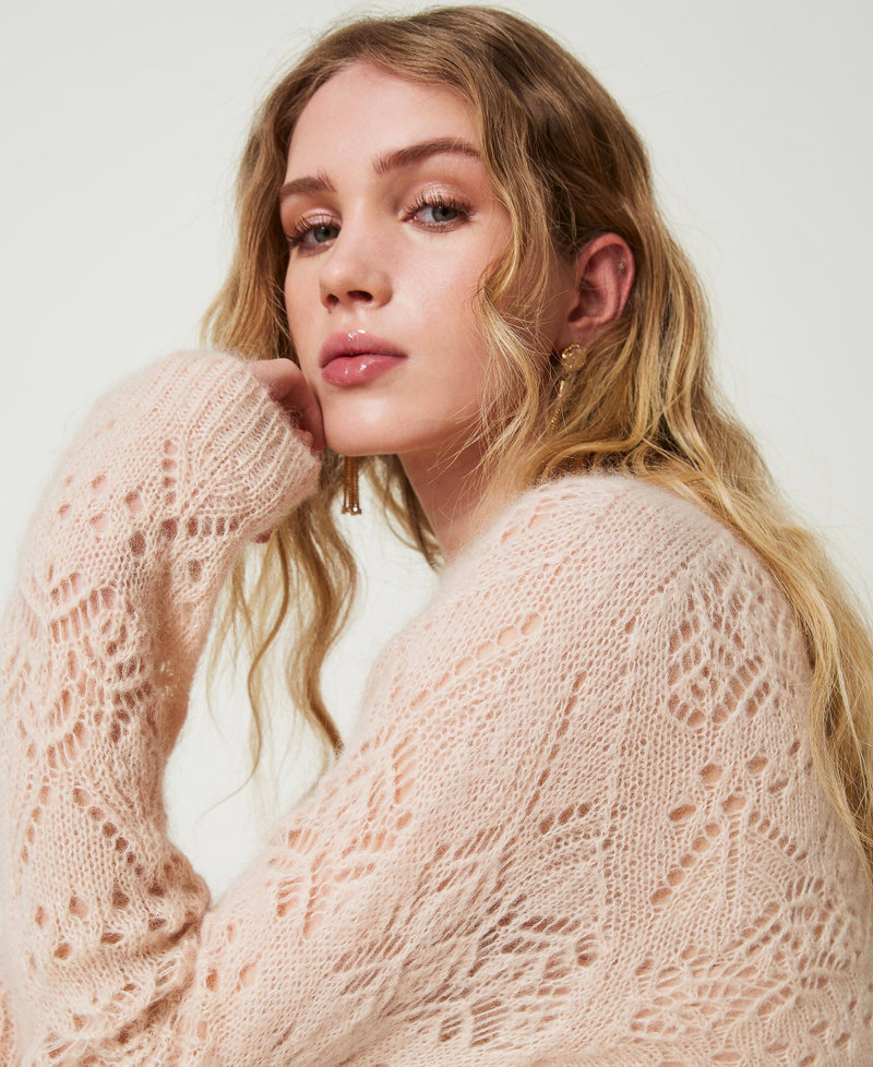 Pull en mohair m&eacute;lang&eacute; avec diff&eacute;rents points Rose &laquo;&nbsp;Peach Pink&nbsp;&raquo; Femme 242TP3690_11750_04