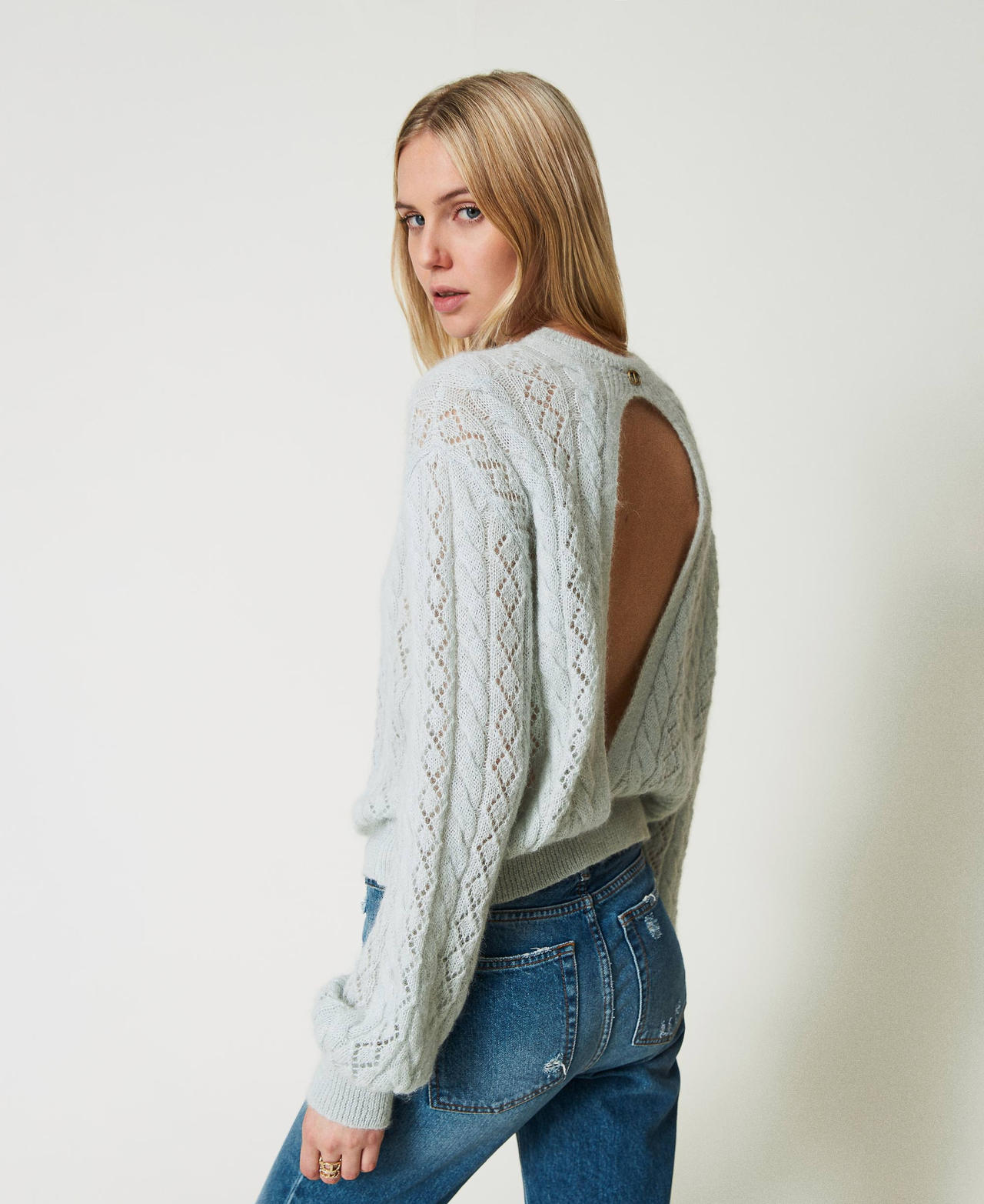 Pullover aus Mohairmischung mit Z&ouml;pfen und Cut-out Himmelsblau Frau 242TP3691_00472_01