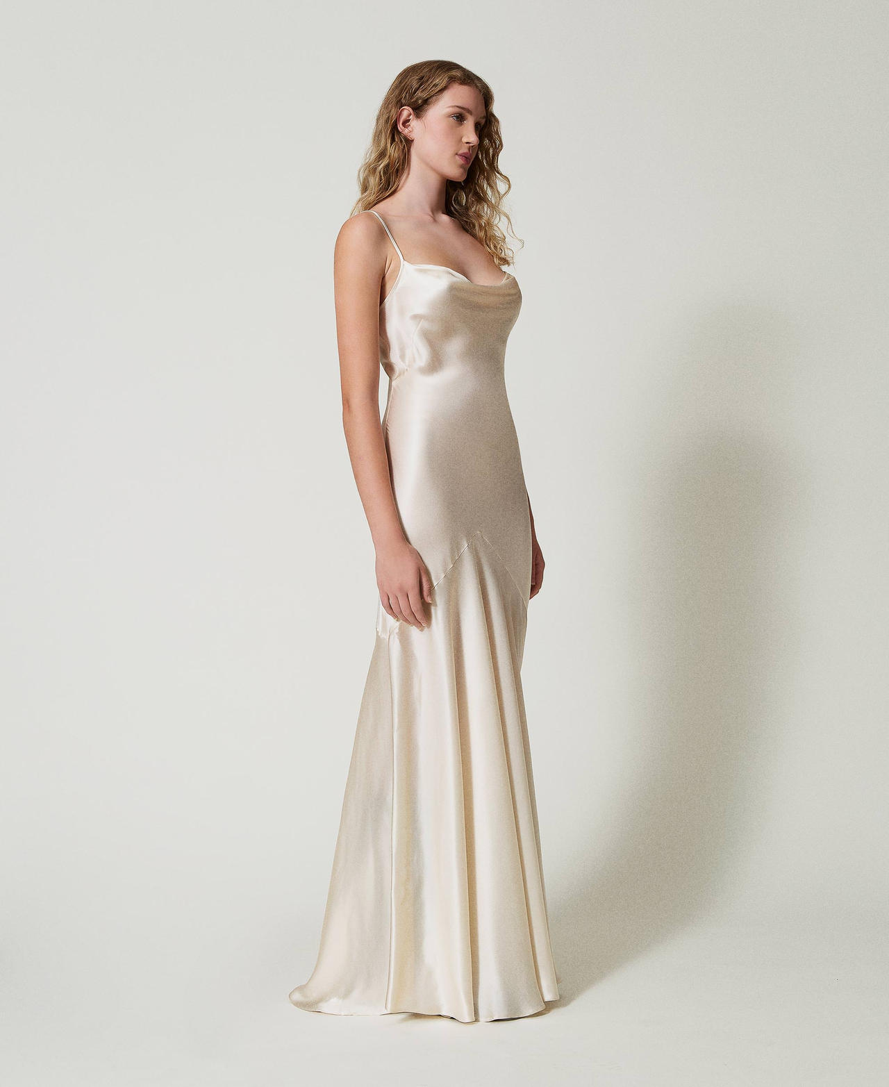 Abito lungo in raso di misto seta