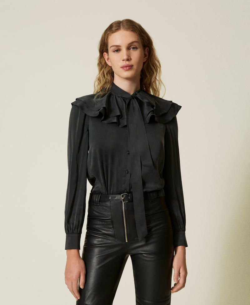 Camicia in raso di seta con volant