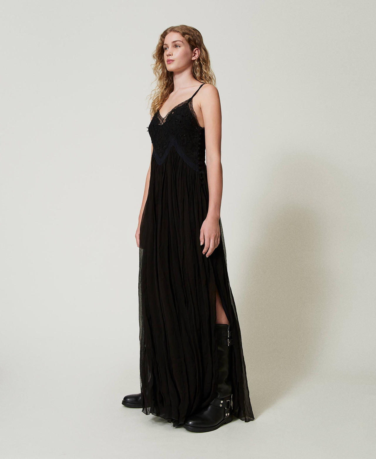 Robe longue en crépon et tulle
