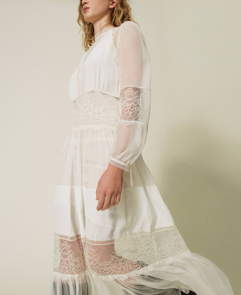 Vestido de crep&eacute; de seda con encaje