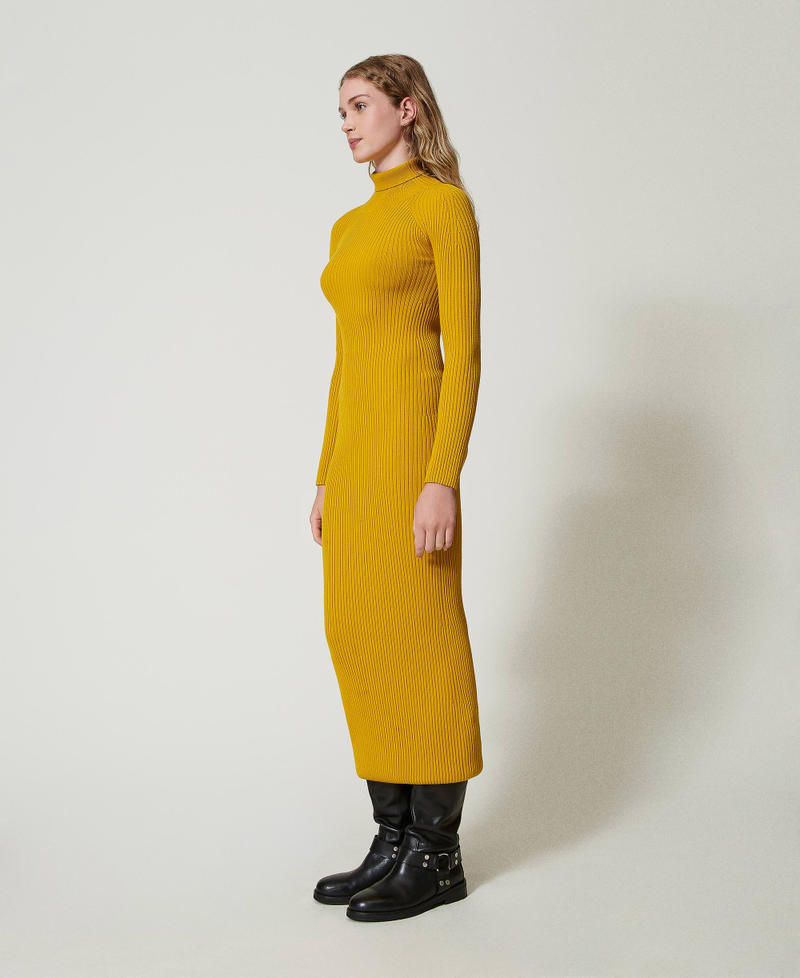 Maxistrickkleid mit Cut-out Ockergelb Frau 242TS3280_12081_03