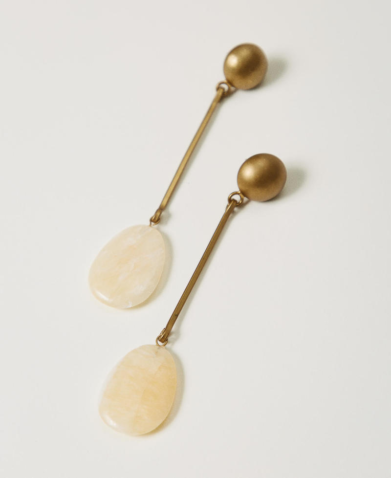 Metal earring with stone