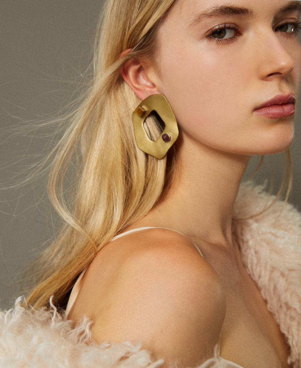Metal oval earring