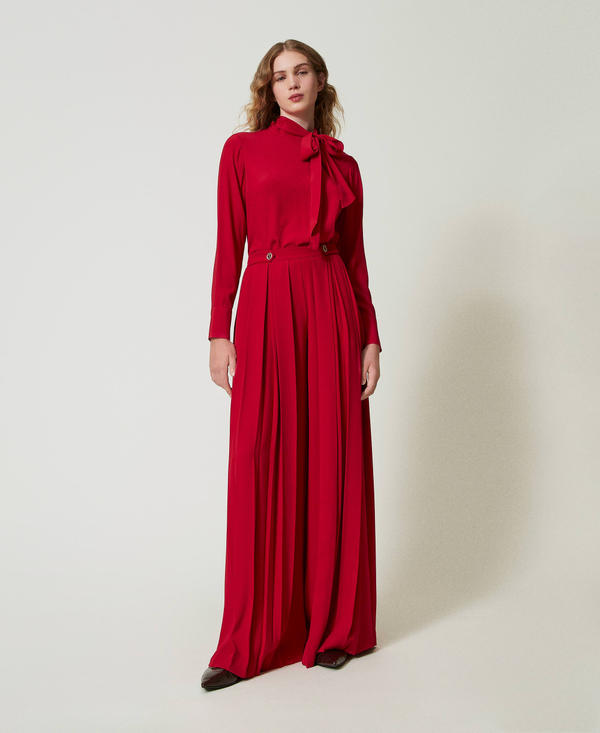 Pantaloni in cr&ecirc;pe pliss&eacute; con bottoni