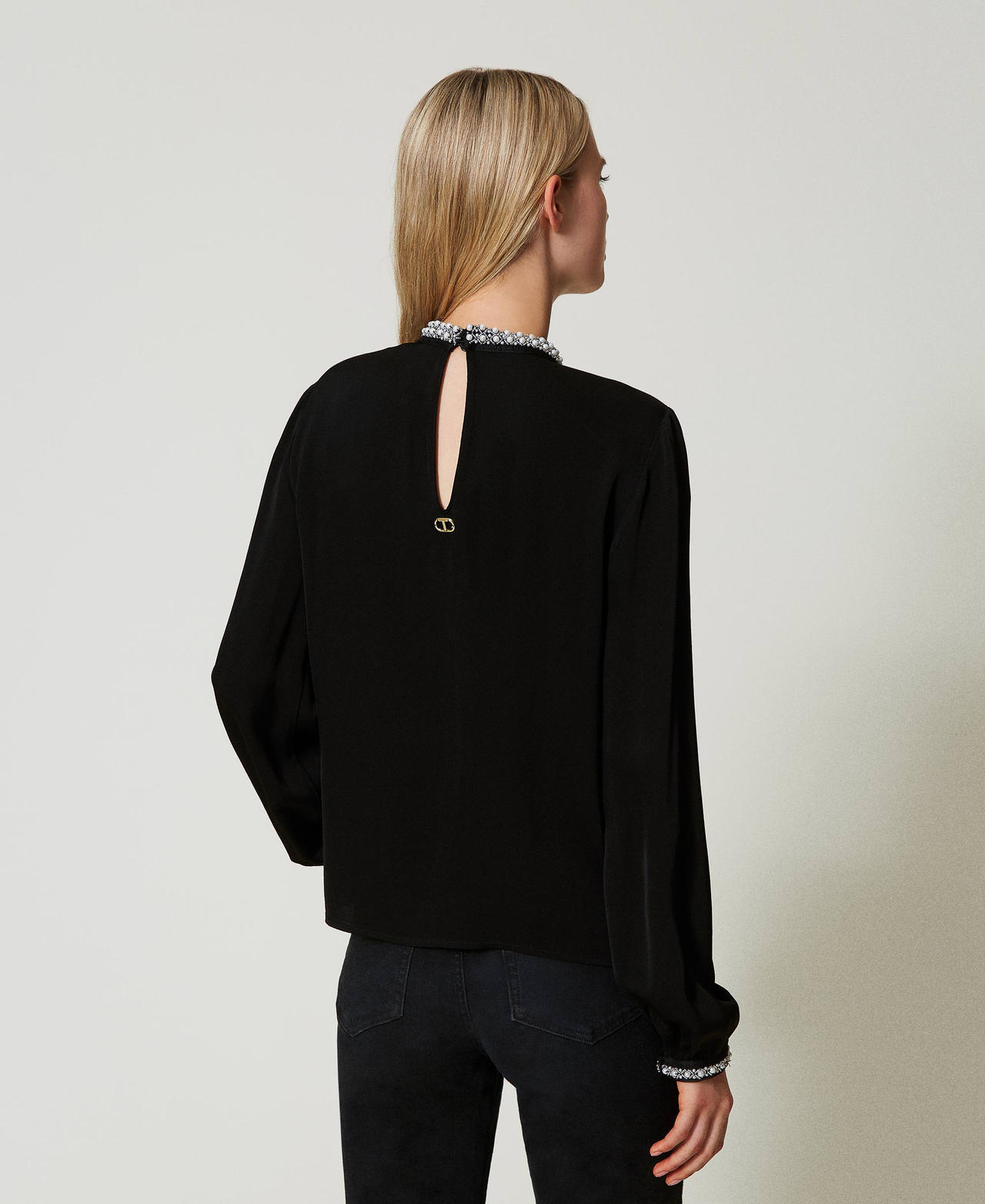 Blusa in cr&ecirc;pe con ricami Nero Donna 242TT2262_00006_03