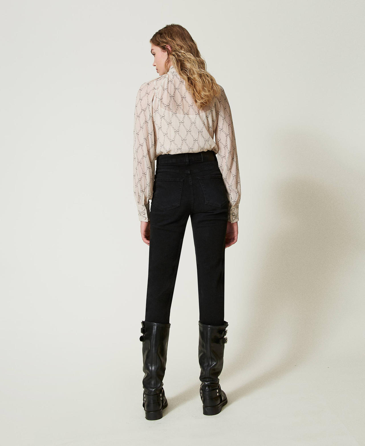 Slim fit jeans with five pockets