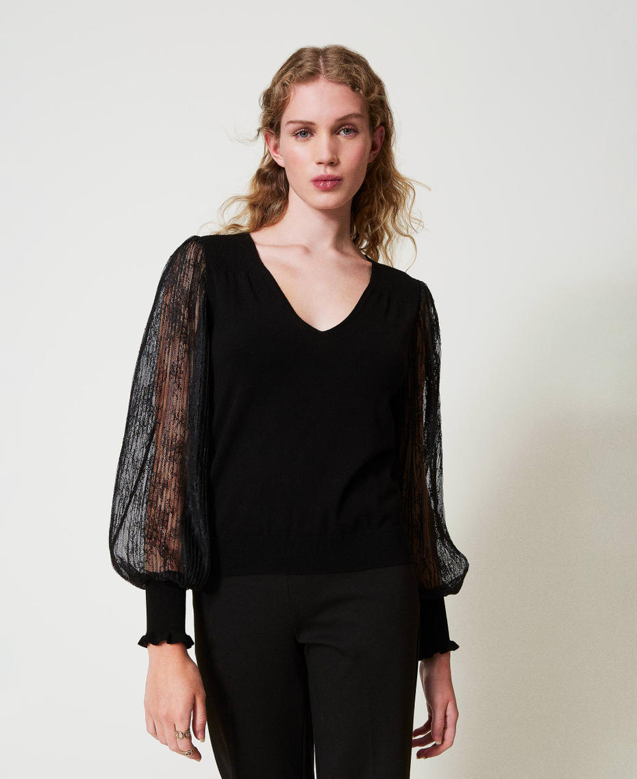 Pull double usage avec manches en dentelle Noir Femme 242TT3162_00006_01
