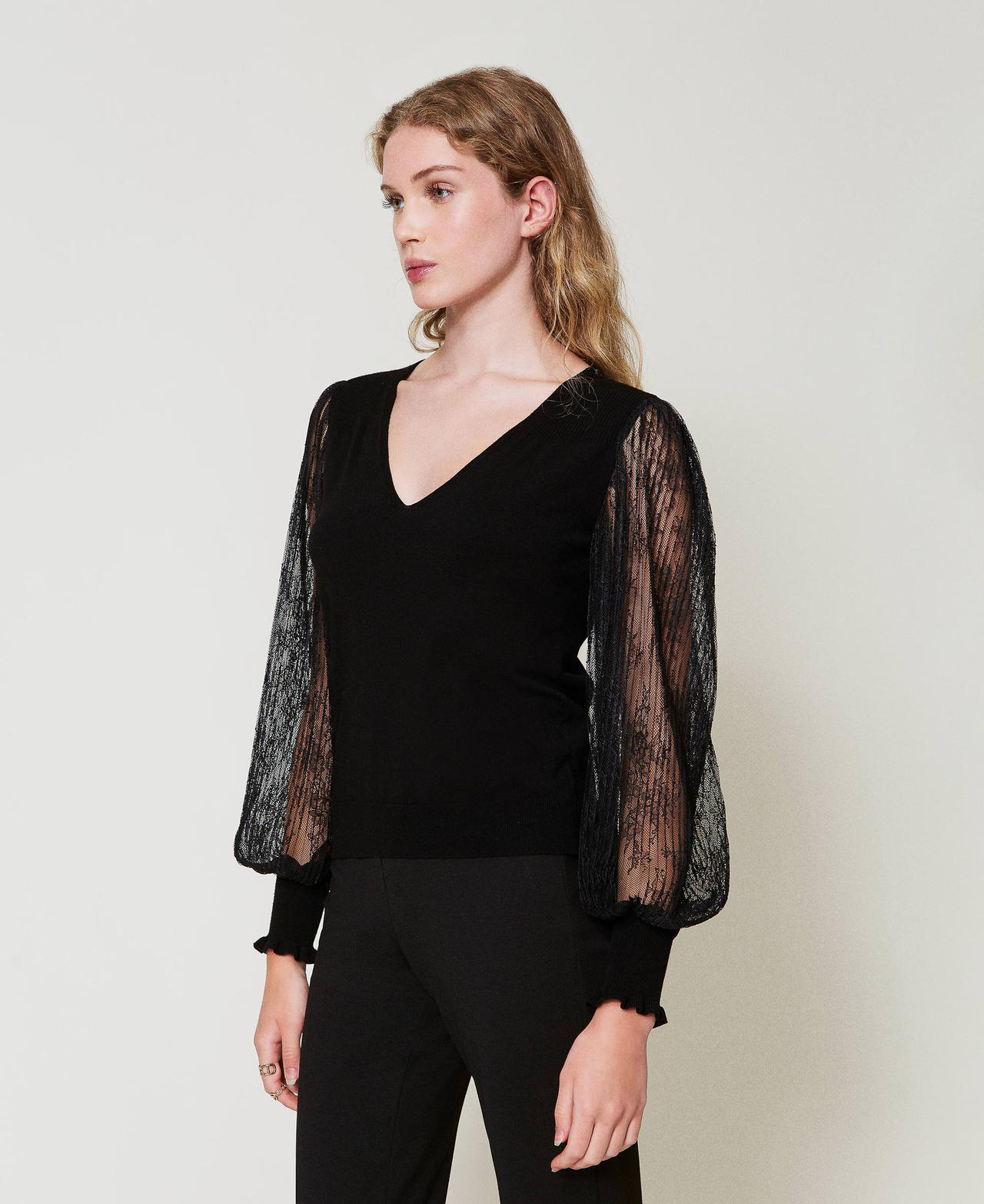 Pull double usage avec manches en dentelle Noir Femme 242TT3162_00006_02