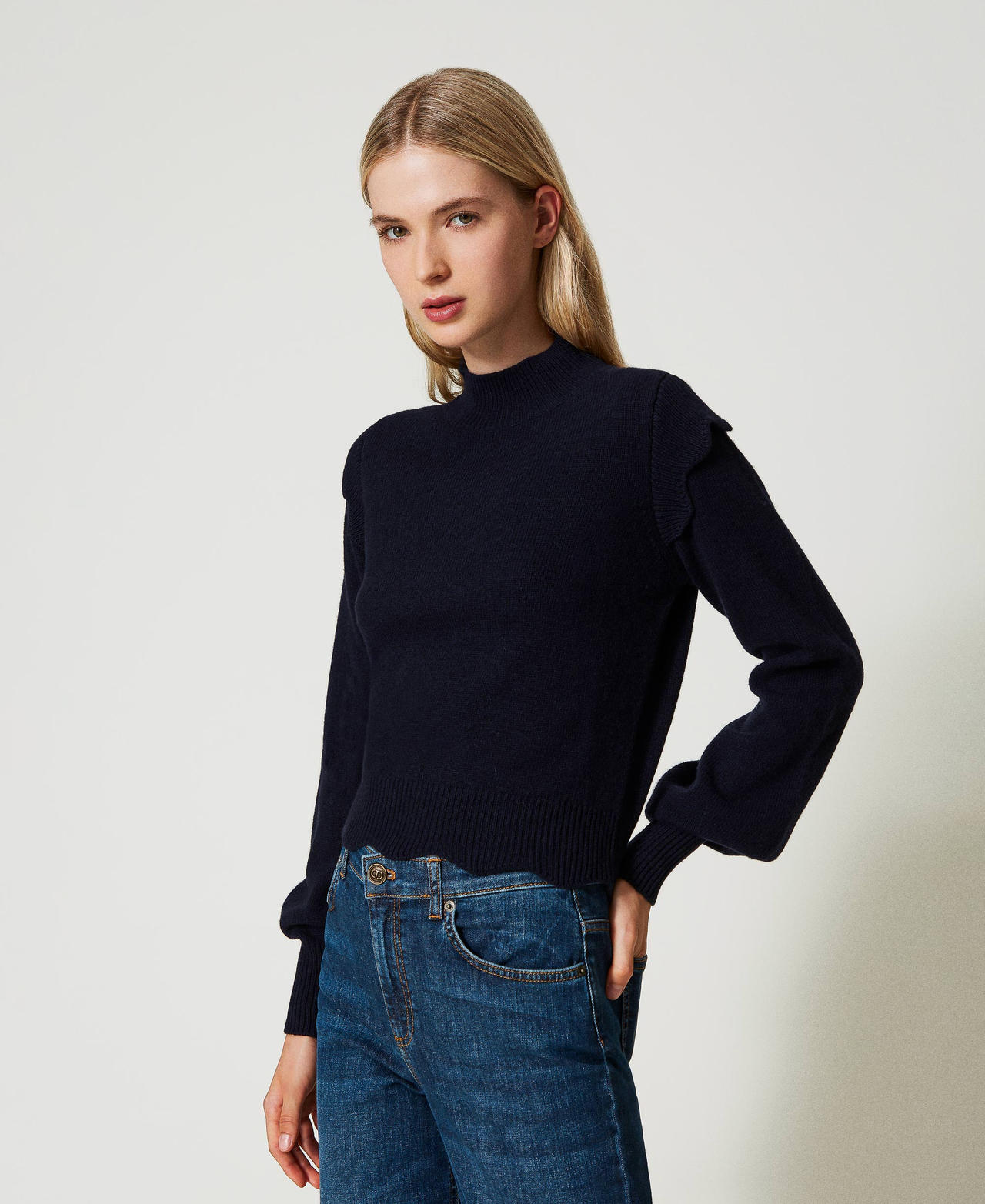 Pull en laine et cachemire avec festons Bleu Classique Femme 242TT3321_11956_02